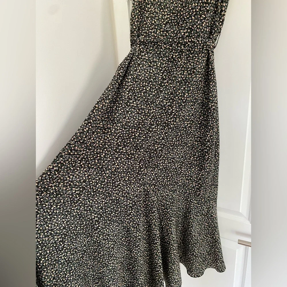 Lulu’s • Ruffled midi dress - Picture 9 of 13